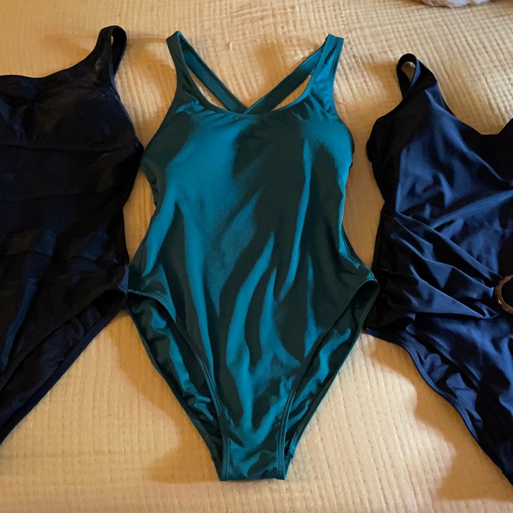 Andie Tulum in Hunter Green